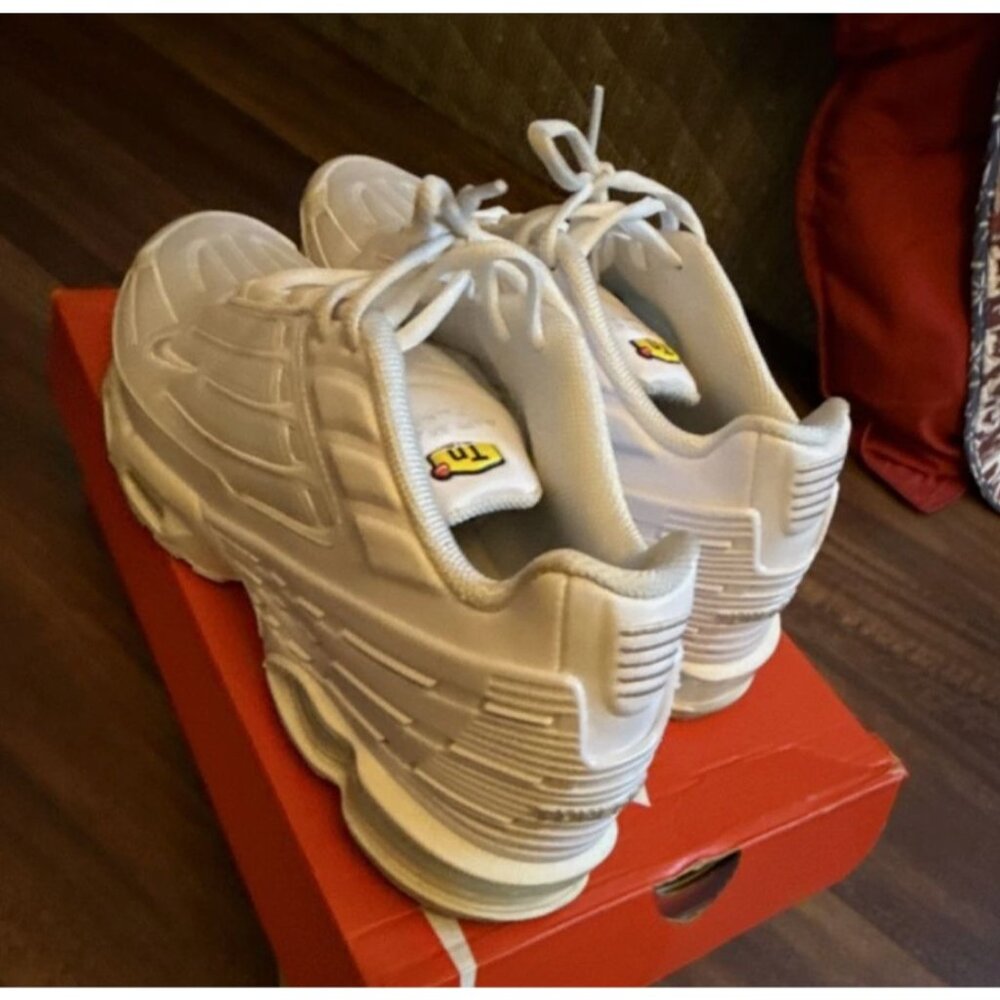 Nike Mens White Shox TL Sneakers Size 11 With Box